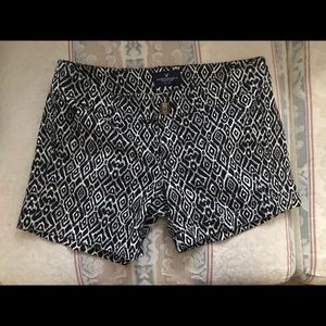 American Eagle Outfitters Midi stretch Tribal print shorts Black & White Size 2